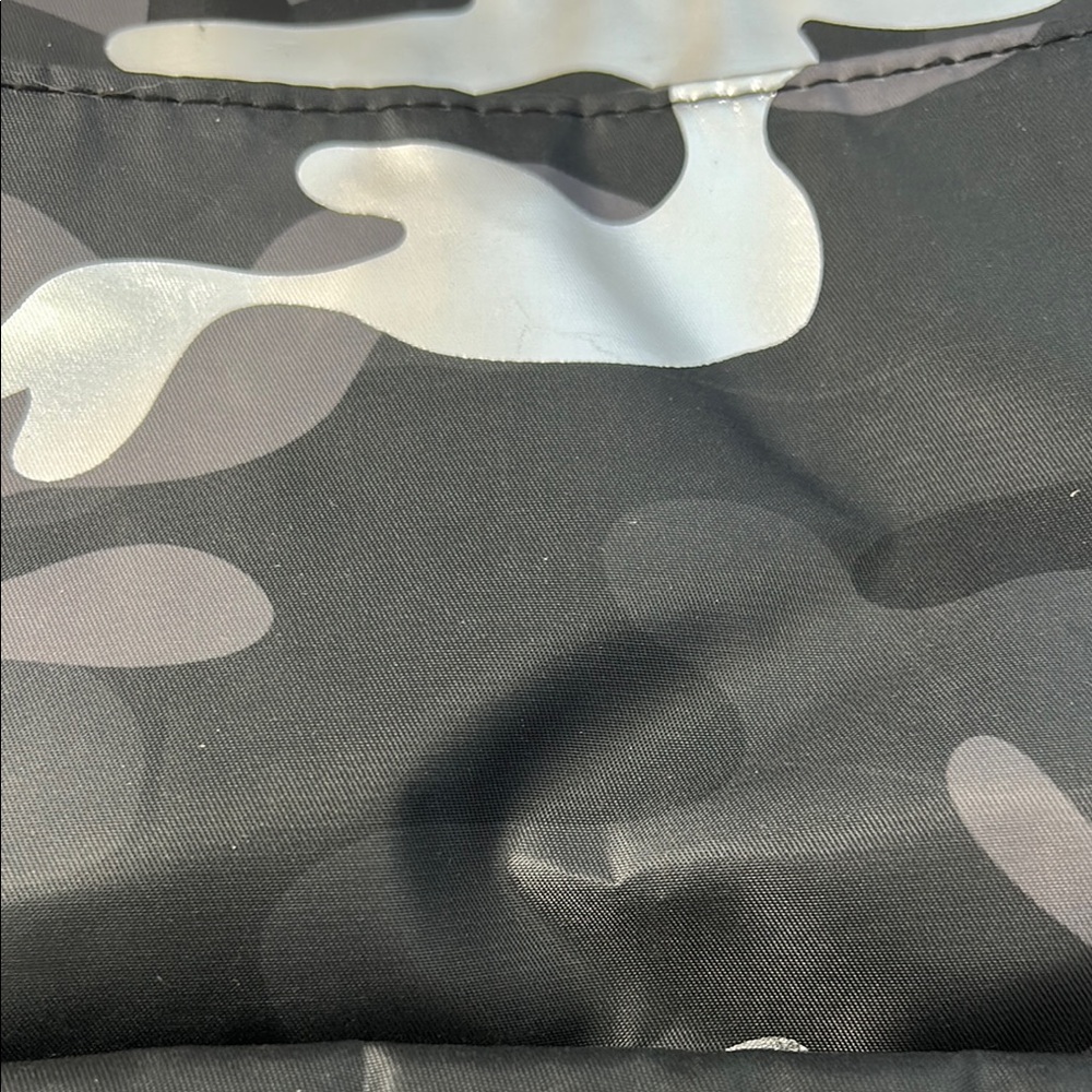 Time and Tru Black and Gray Messenger Bag with Urban Camouflage NWT - Picture 4 of 8